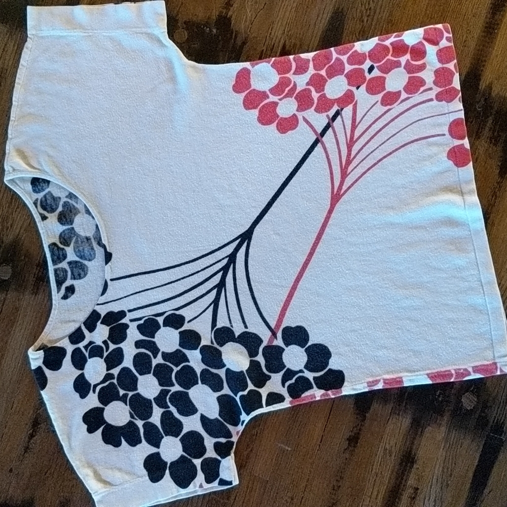 Cute cotton sweater-Great graphics! Sz xs